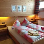 Haus Mittergries 아파트 턱스