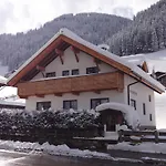 Haus Mittergries 아파트 *