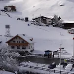 Haus Mittergries 턱스